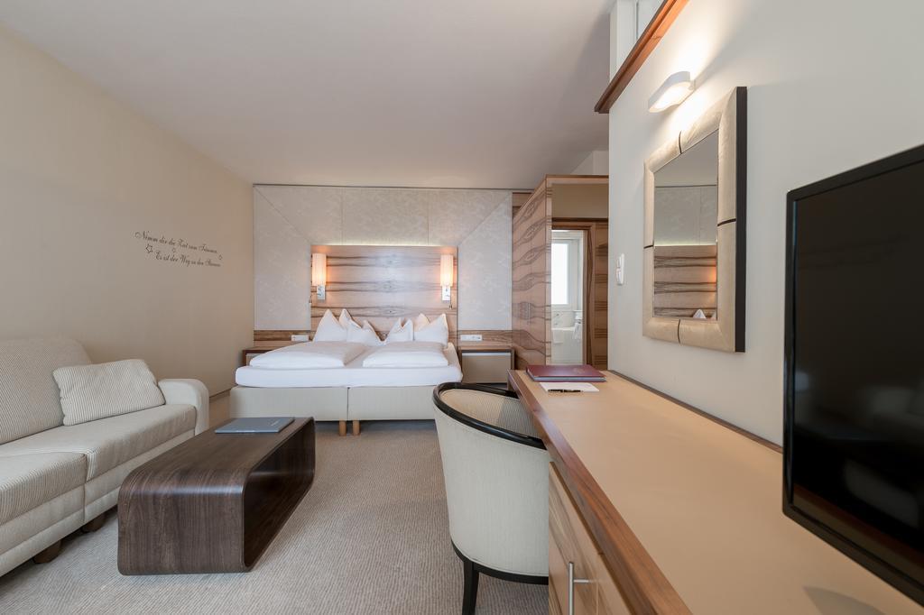 אוברגורגל Hotel Olympia חדר תמונה