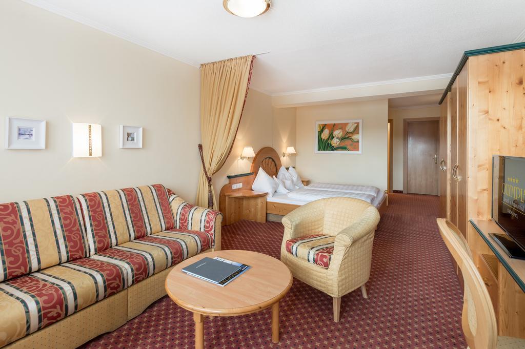 אוברגורגל Hotel Olympia חדר תמונה