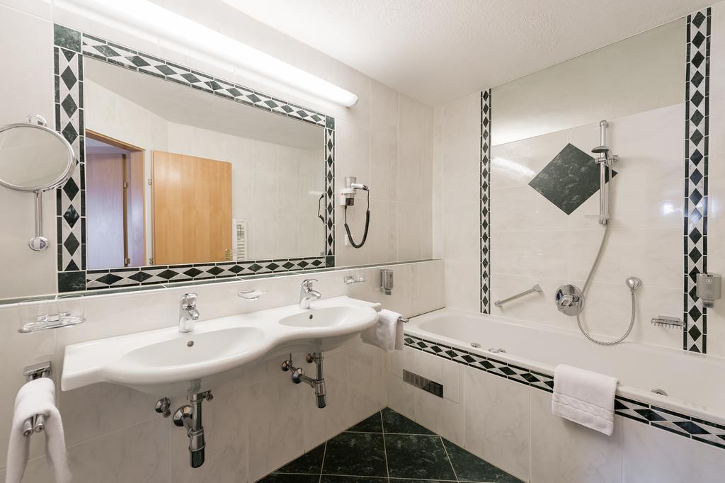אוברגורגל Hotel Olympia חדר תמונה