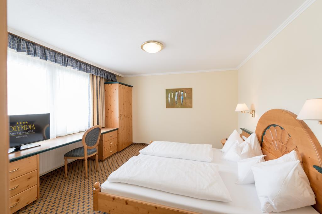 אוברגורגל Hotel Olympia חדר תמונה